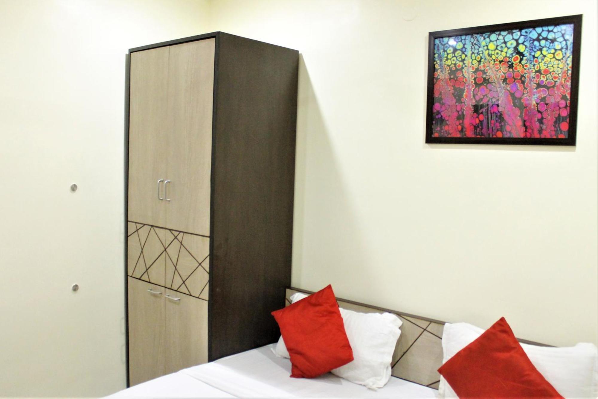 Reliable Inn Kolkata Luaran gambar