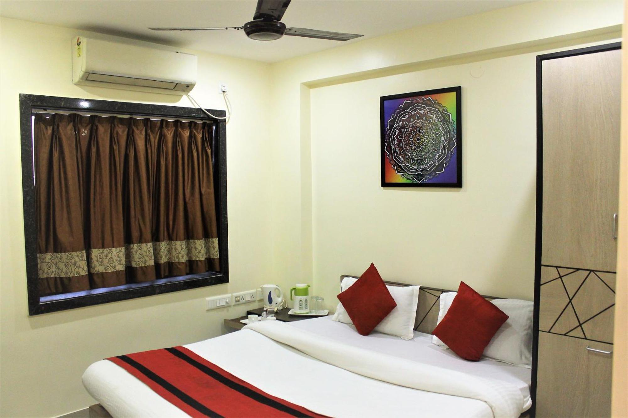 Reliable Inn Kolkata Luaran gambar